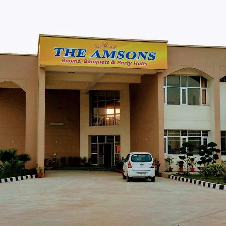 The Amsons Resorts Ludhiana Extérieur photo