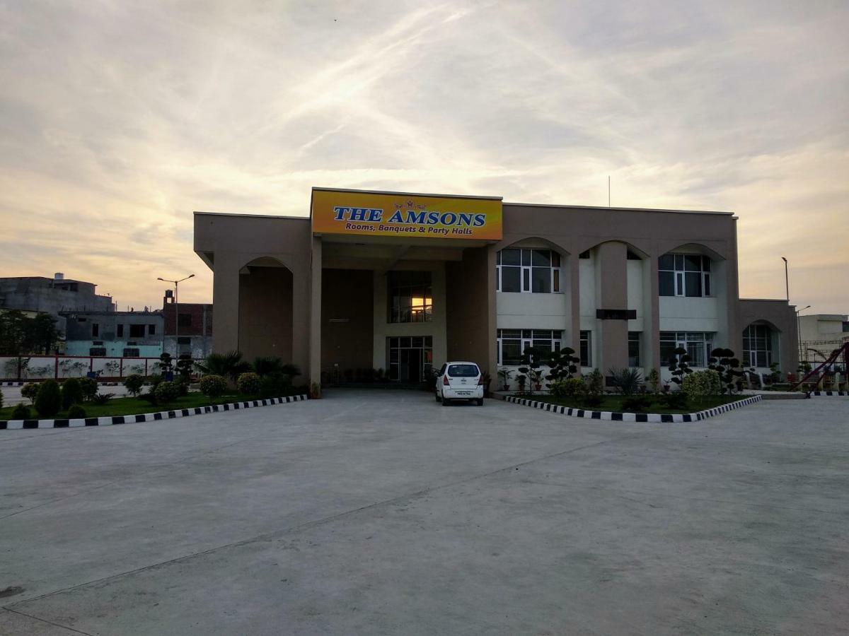 The Amsons Resorts Ludhiana Extérieur photo